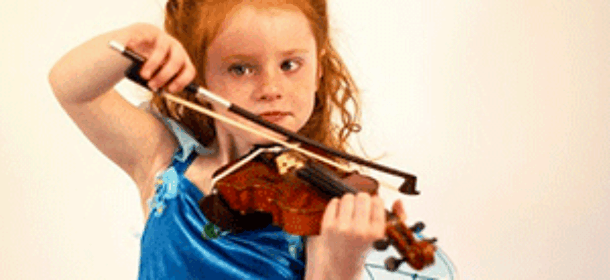 Звук скрипки начинающего музыканта
