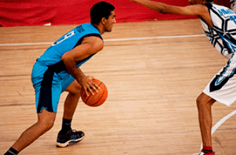 Звук баскетбола Баскетболист готовится к броску —звуки баскетбола