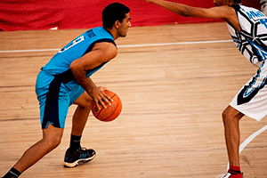 Баскетболист готовится к броску —звуки баскетбола