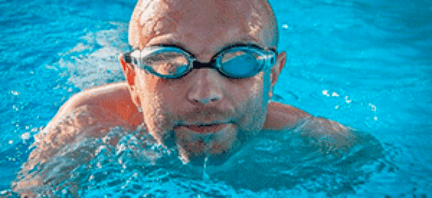 Пловец в бассейне — звуки бассейна