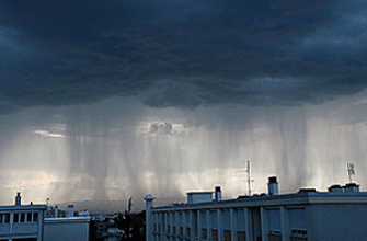 С грозового неба льются потоки дождя — иллюстрация к записи «Скачать звуки дождя и грома»