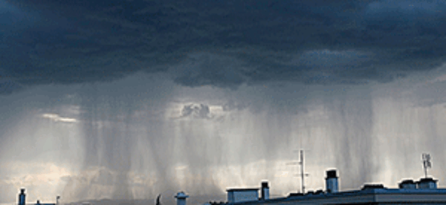 С грозового неба льются потоки дождя — иллюстрация к записи «Скачать звуки дождя и грома»