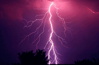 Молния поделила небо пополам — звук грома и молнии