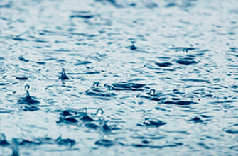 Капли дождя шлепаются в лужу — звук капель дождя