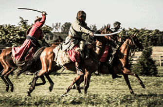 Звук битвы на лошадях Звук битвы на лошадях — всадники с оружием