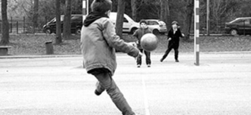 Звук играющих на улице детей