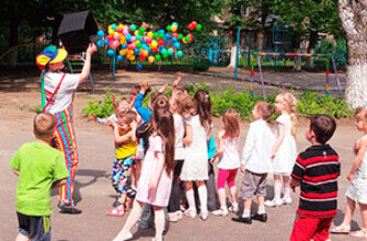 Звук играющих на улице детей Звук играющих на улице детей