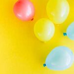 Звуки воздушного шарика — на картинке разноцветные воздушные шарики