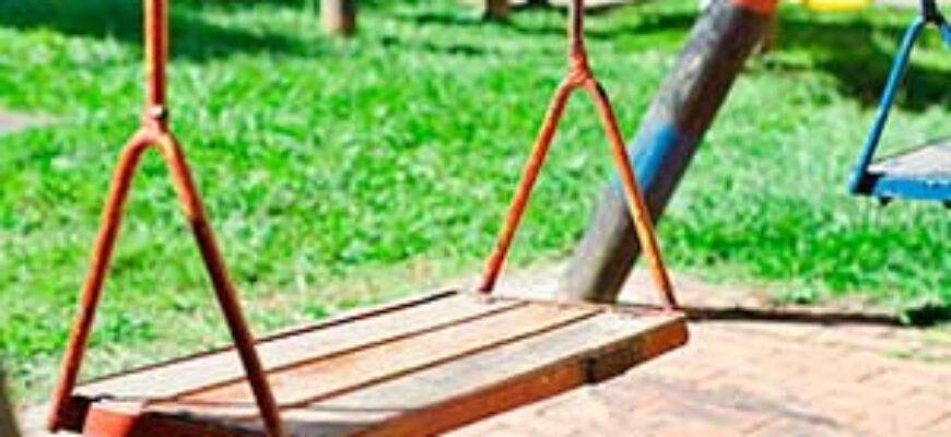 Звуки качелей